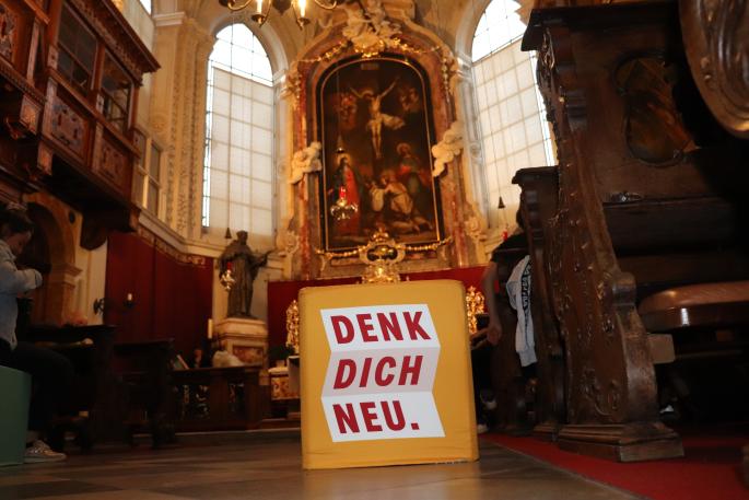 © BRG APP Innsbruck, Privat Schüler*innen der 5b auf der Openstage von DenkDichNeu, SJ 2021-22