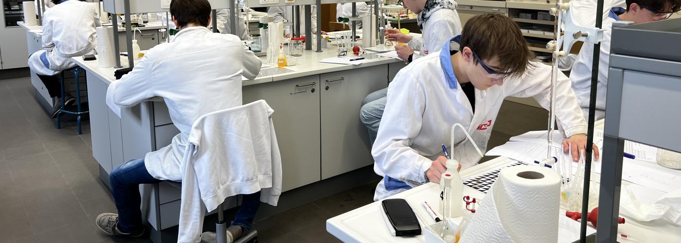 Kurswettbewerb der 49. Chemieolympiade am BRG APP 