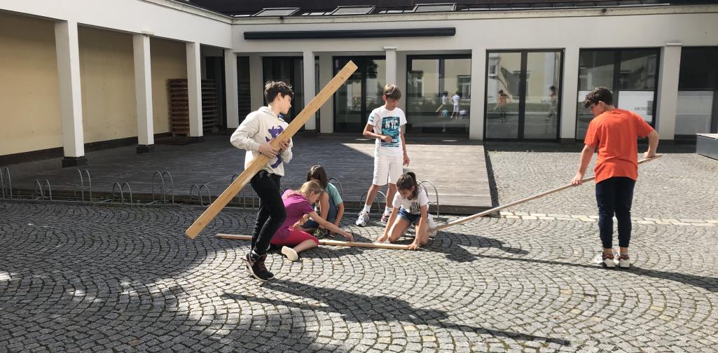 Geometrische Figuren und Maßstab Berechnung, 1a Klasse beim Konstruieren Geometrische Figuren und Maßstab Berechnung