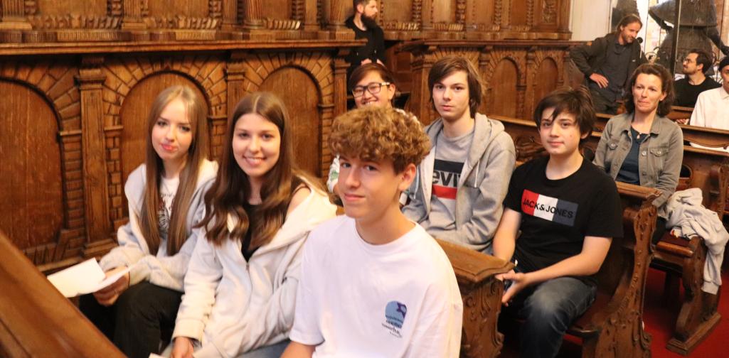 Schüler*innen der 5b auf der Openstage von DenkDichNeu, SJ 2021-22