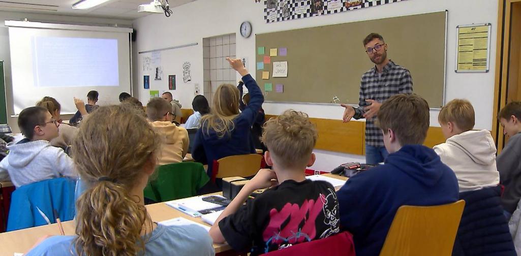 Über Antisemitismus sprechen: Der ORF Tirol berichtet über unsere Schule 1 Über Antisemitismus sprechen: Der ORF Tirol berichtet über unsere Schule 1