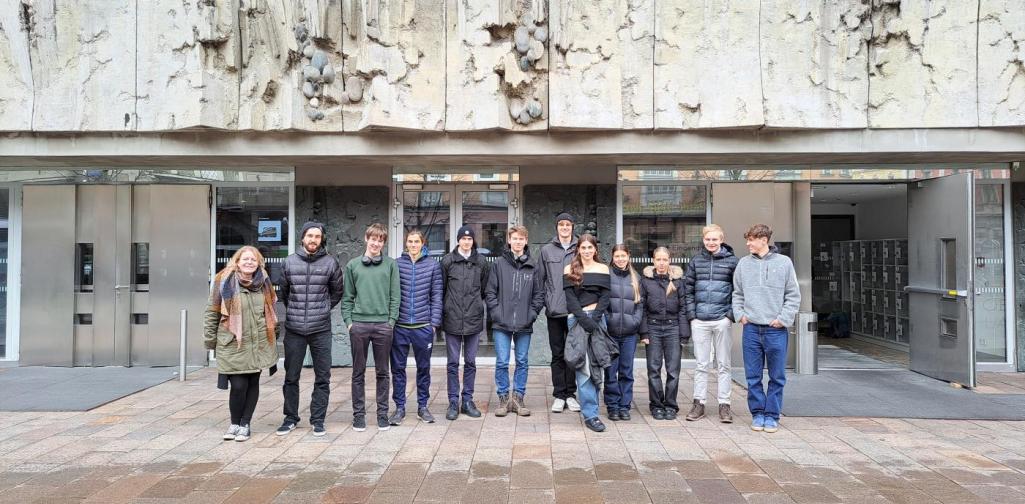 Die Geschichte-Gruppe vor Gericht Dez 2023, SCHA Die Geschichte-Gruppe vor Gericht Dez 2023, SCHA