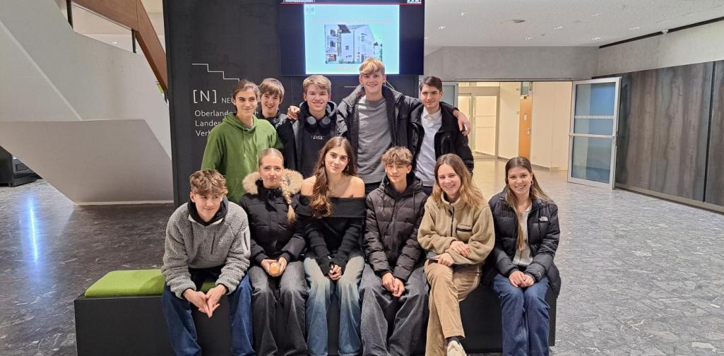 Die Geschichte-Gruppe vor Gericht Dez 2023, SCHA Die Geschichte-Gruppe vor Gericht Dez 2023, SCHA